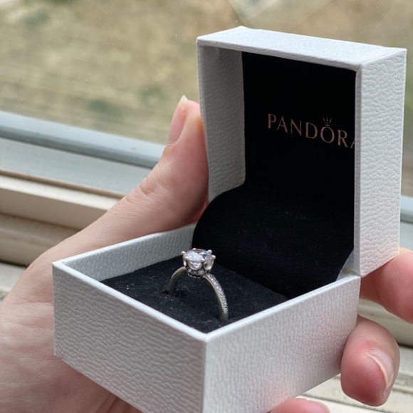 Pandora ring size 5 - Picture 2 of 4